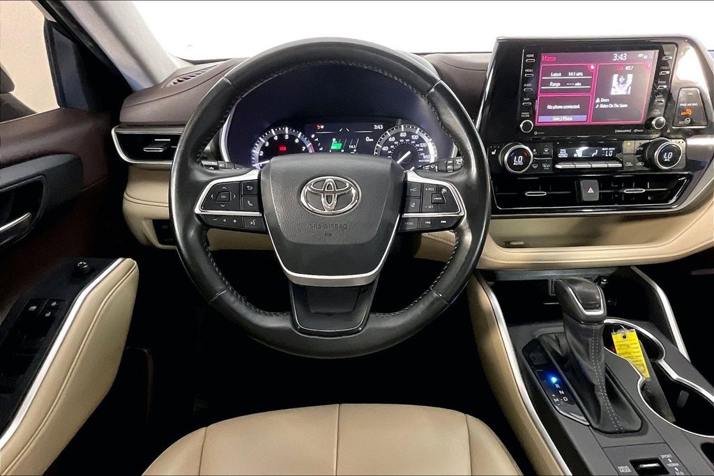 Used 2022 Toyota Highlander XLE AWD/4WD image 6