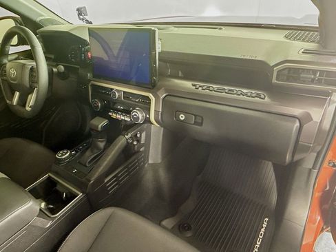 Used 2025 Toyota Tacoma TRD Off-Road w/ TRD Off Road Upgrade Package AWD/4WD image 33
