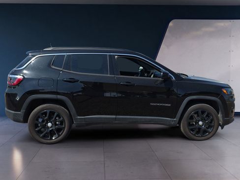 Used 2024 Jeep Compass Latitude image 6