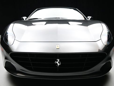 Used 2016 Ferrari California T image 40