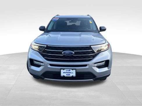 Used 2022 Ford Explorer XLT w/ Equipment Group 202A image 8