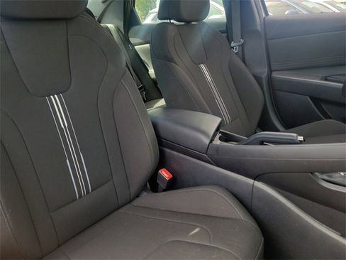Used 2025 Hyundai Elantra Sport image 17