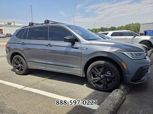 Used 2024 Volkswagen Tiguan SE R-Line FWD image 11