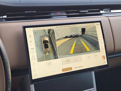 New 2025 Land Rover Range Rover Long Wheelbase SE image 17