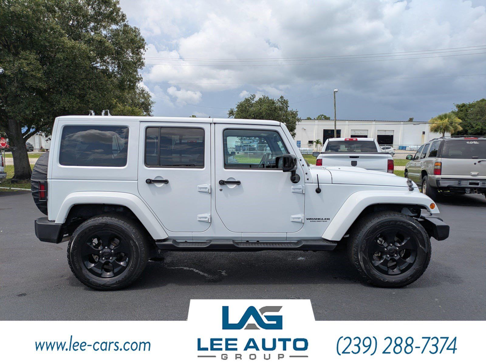 Used 2015 Jeep Wrangler Unlimited Sahara AWD/4WD image 2