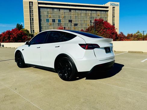 Used 2023 Tesla Model Y AWD image 12