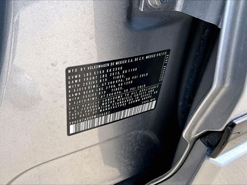 Used 2023 Volkswagen Tiguan SE R-Line FWD image 33