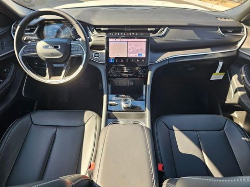 New 2025 Jeep Grand Cherokee L Limited w/ Black Appearance Package image 10