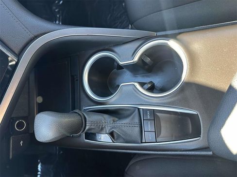 Used 2022 Toyota Camry LE image 17