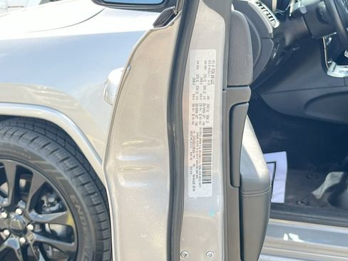 Used 2018 Jeep Grand Cherokee Altitude RWD image 29