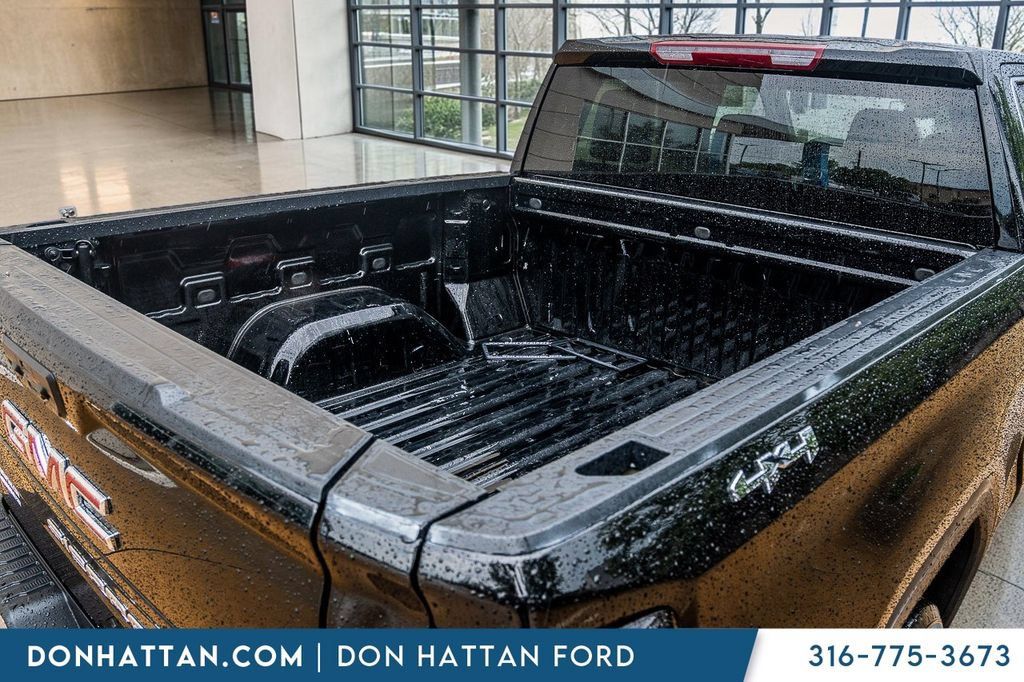 Used 2025 GMC Sierra 1500 SLT AWD/4WD image 28