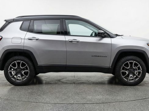 Used 2025 Jeep Compass Trailhawk AWD/4WD image 11
