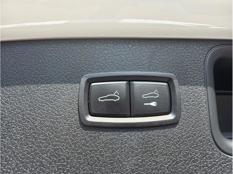 Used 2017 Porsche Macan Turbo AWD/4WD image 8