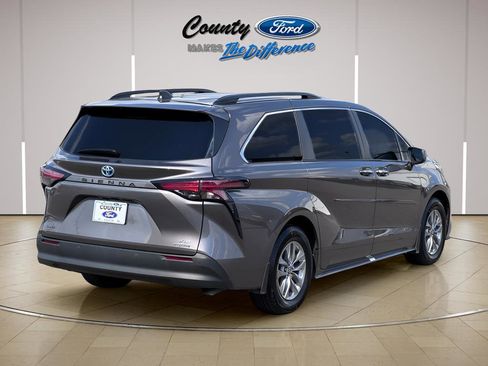 Used 2022 Toyota Sienna XLE w/ XLE Plus Package image 26