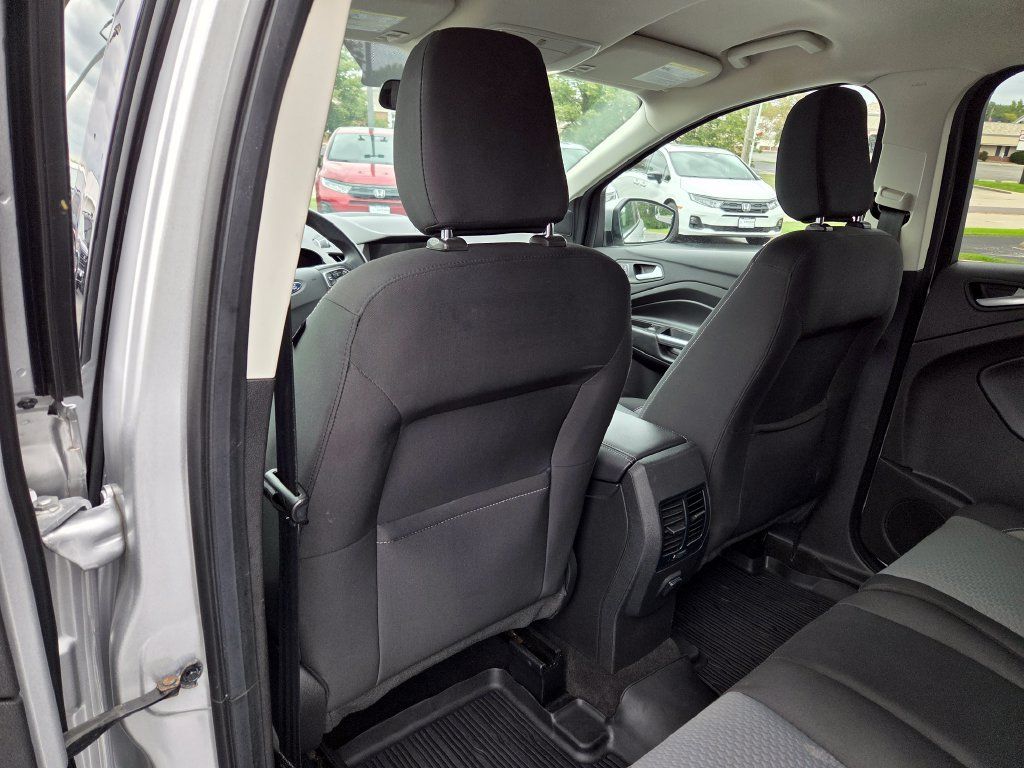 Used 2019 Ford Escape SE FWD image 17