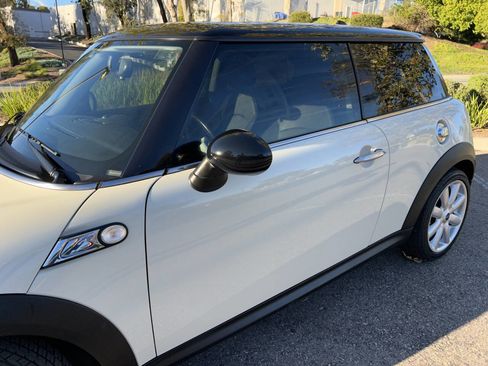 Used 2009 MINI Cooper S w/ Premium Pkg image 8