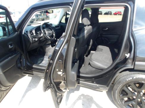 Used 2017 Jeep Renegade Altitude image 15