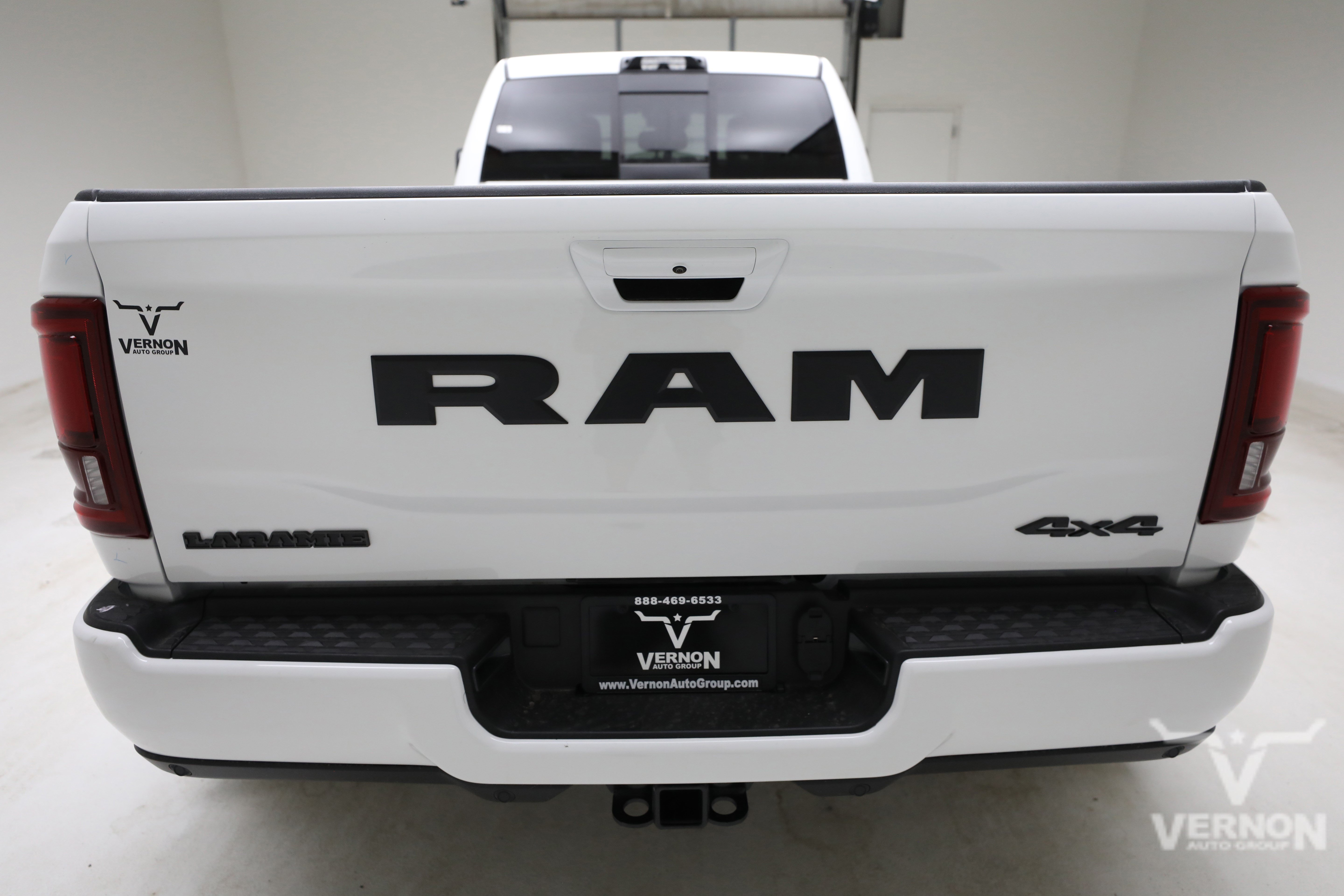 New 2026 RAM 3500 Laramie AWD/4WD image 4