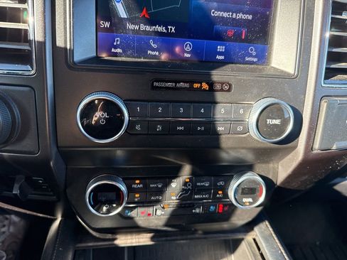 Used 2021 Ford Expedition Limited image 20