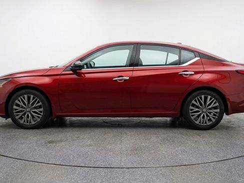 Used 2025 Nissan Altima 2.5 SV FWD image 5