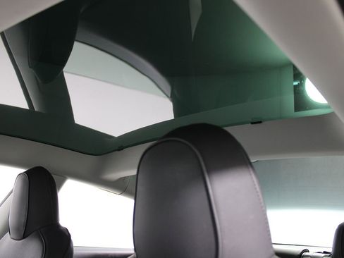 Used 2021 Tesla Model 3 Long Range image 9