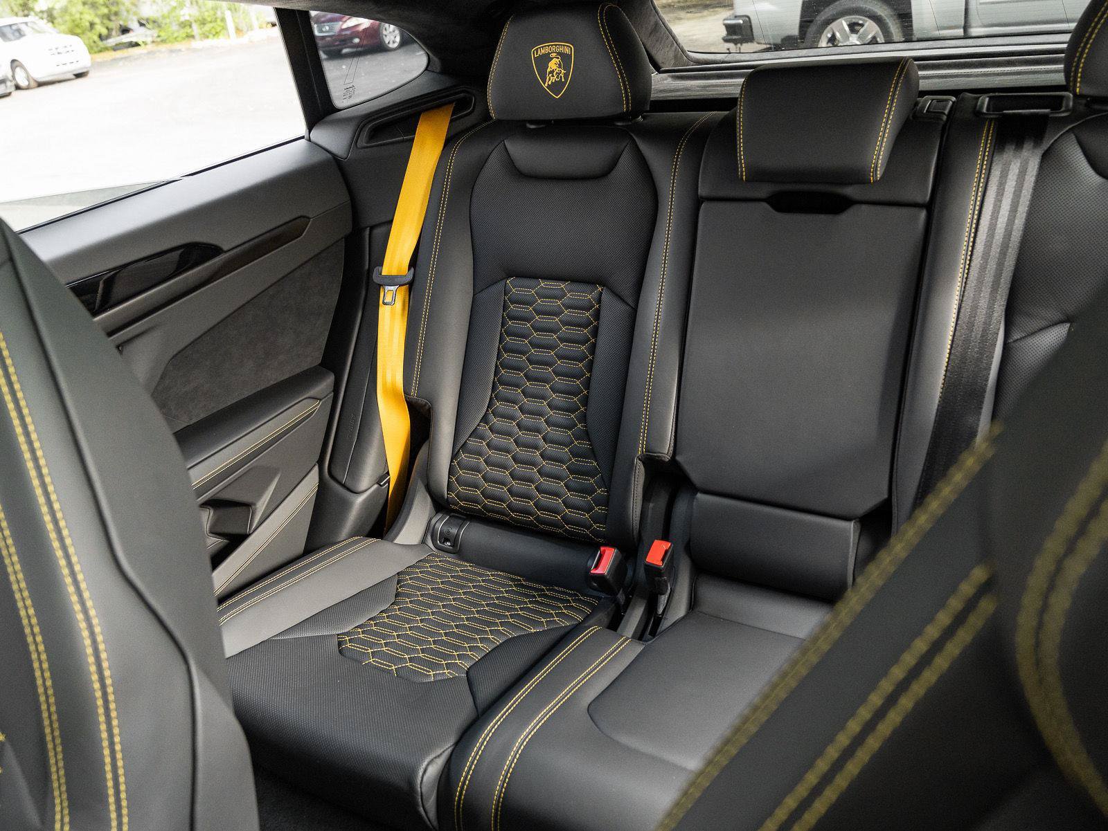 Used 2022 Lamborghini Urus AWD/4WD image 8