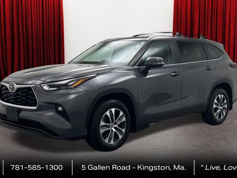 Certified 2024 Toyota Highlander XLE AWD/4WD image 1