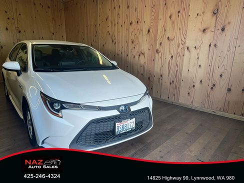 Used 2020 Toyota Corolla LE FWD image 1