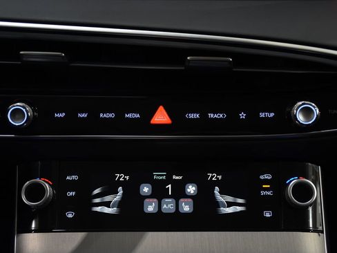 New 2026 Genesis GV70 2.5T Select image 15