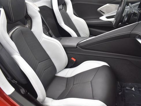 Used 2021 Chevrolet Corvette Stingray Premium Conv w/ Z51 Performance Package image 24