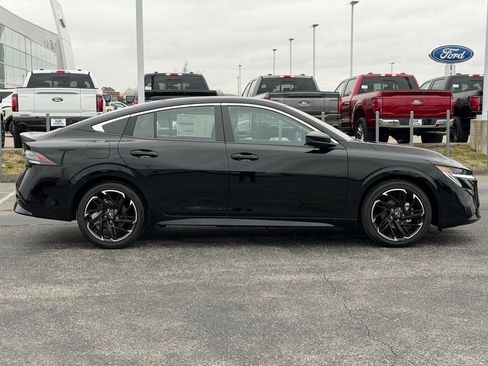 New 2026 Nissan Sentra SR w/ SR Premium Package FWD image 3