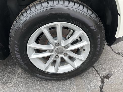 Used 2014 Dodge Journey SXT w/ Flexible Seating Group image 12