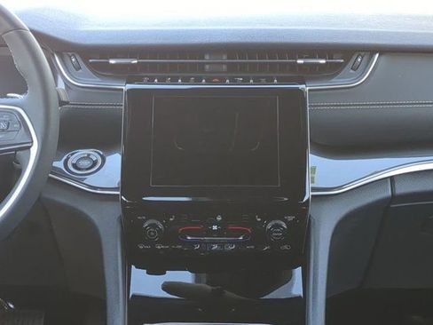 Used 2023 Jeep Grand Cherokee Altitude image 18