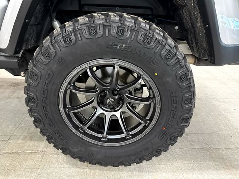 Used 2022 Jeep Gladiator Sport image 49