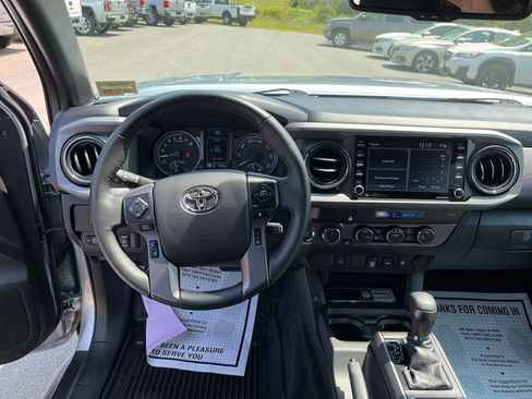 Used 2022 Toyota Tacoma TRD Off-Road image 7