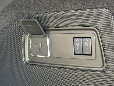 New 2026 Cadillac Escalade Platinum Sport AWD/4WD image 8