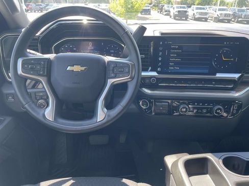 Used 2025 Chevrolet Silverado 1500 LT RWD image 13