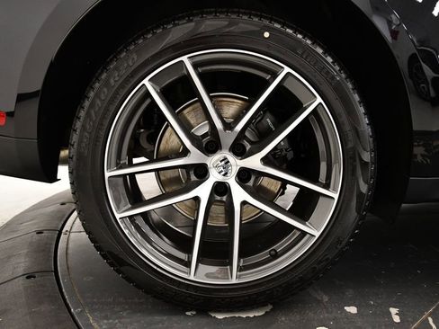 Used 2025 Porsche Macan image 16