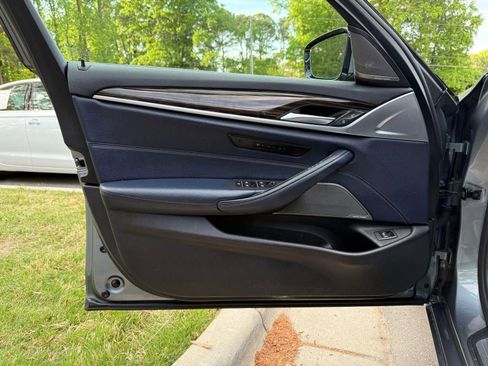 Used 2018 BMW 530i w/ Premium Package image 16