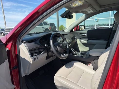 Used 2023 Cadillac XT4 Premium Luxury AWD/4WD image 10