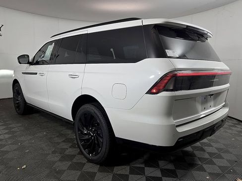 New 2025 Lincoln Navigator Reserve w/ Jet Appearance Package image 6