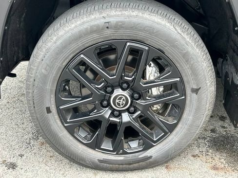 Used 2024 Toyota Tundra Limited AWD/4WD image 18