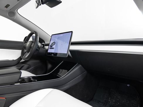 Used 2020 Tesla Model 3 Performance image 25