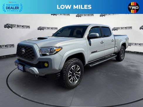 Used 2021 Toyota Tacoma TRD Sport w/ TRD Premium Sport Package AWD/4WD image 3