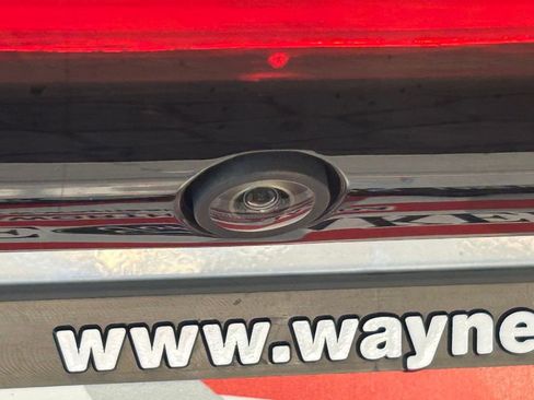 Used 2024 Chrysler Pacifica Touring-L image 19