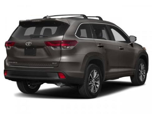 Used 2019 Toyota Highlander XLE image 2