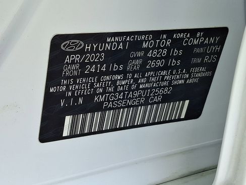 Used 2023 Genesis G70 2.0T image 28