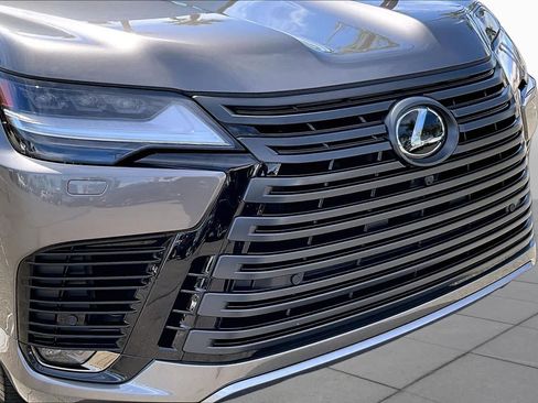 Used 2024 Lexus LX 600 4WD w/ Appearance Package image 28