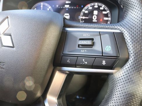 Used 2024 Mitsubishi Outlander 4WD Plug-In Hybrid image 23