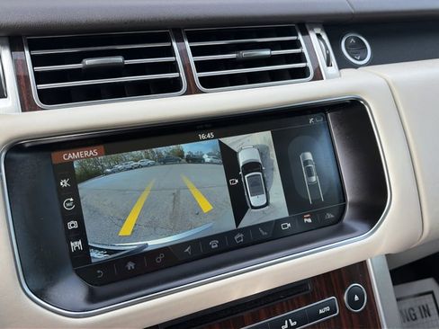 Used 2017 Land Rover Range Rover HSE image 18